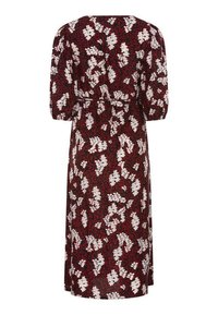Lang bordeauxrood jurkje met witte bloemenpatroon, ballonmouwen en een taille die slim aansluit. Zachte, lichtgewicht stof en enkellange uitvoering.