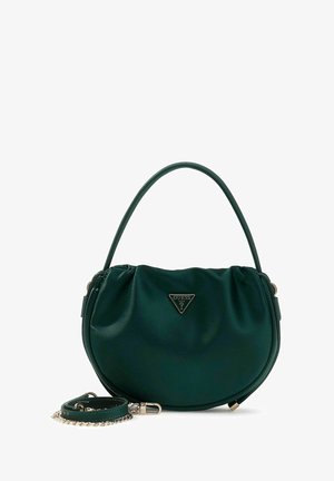 Sac à main en similicuir vert de forme arrondie, design plissé, plaque logo en métal et bandoulière chaîne amovible.