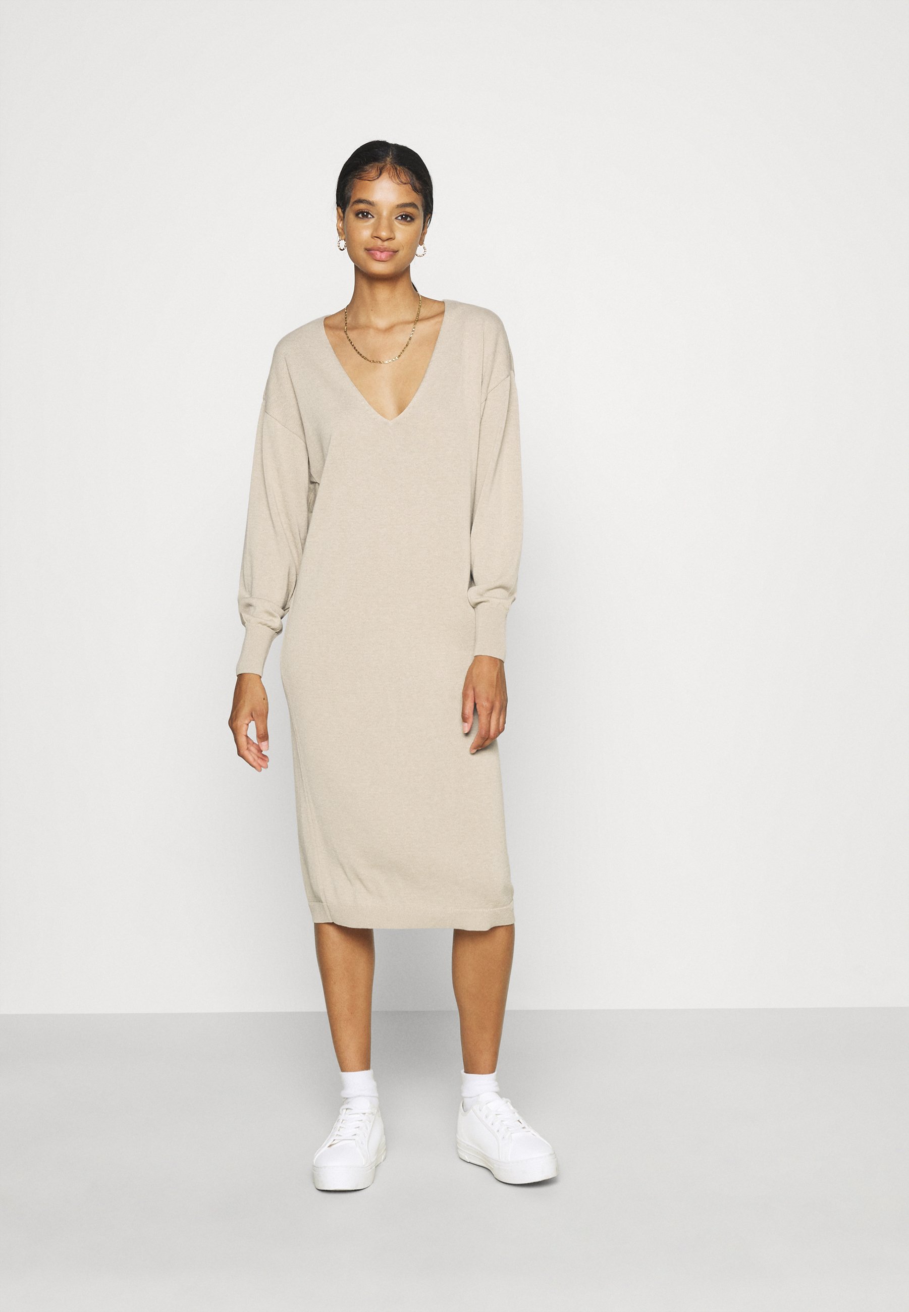 NU-IN NU-IN X JANA´S DIARY V-NECK MIDI DRESS - Strickkleid - beige -  Zalando.at