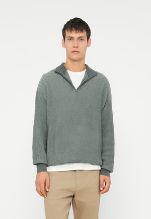 - Sweter