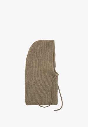 Barna bordázott kötött sapka, hosszú formával, oldalsó megkötővel és puha textúrával. A tetején lekerekített él található.