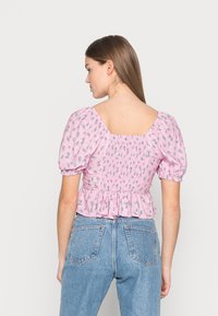 Hollister Co. Blusa - roseate spoonbill