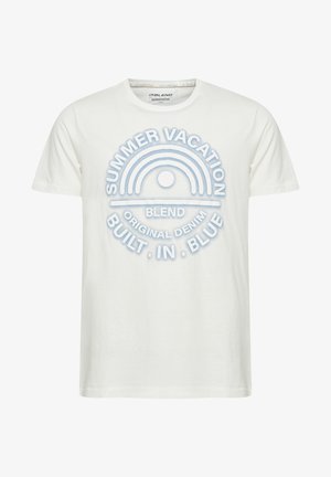 T-shirt bianca in cotone con una grafica in rilievo color azzurro chiaro che presenta la scritta "VACANZA ESTIVA" e un design arcobaleno, collo a giro, maniche corte.