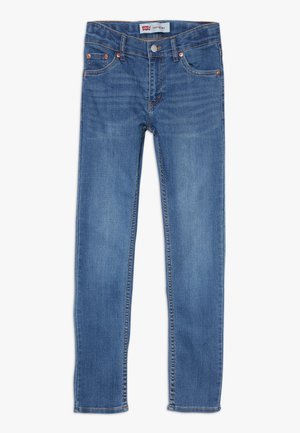 Blaue Levi's 510 Skinny-Jeans mit fünf Taschen und kupfernen Nieten, flach auf einem weißen Hintergrund liegend.