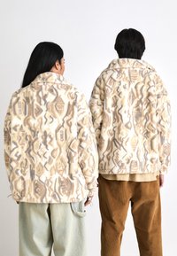 Thumbnail Image 4
