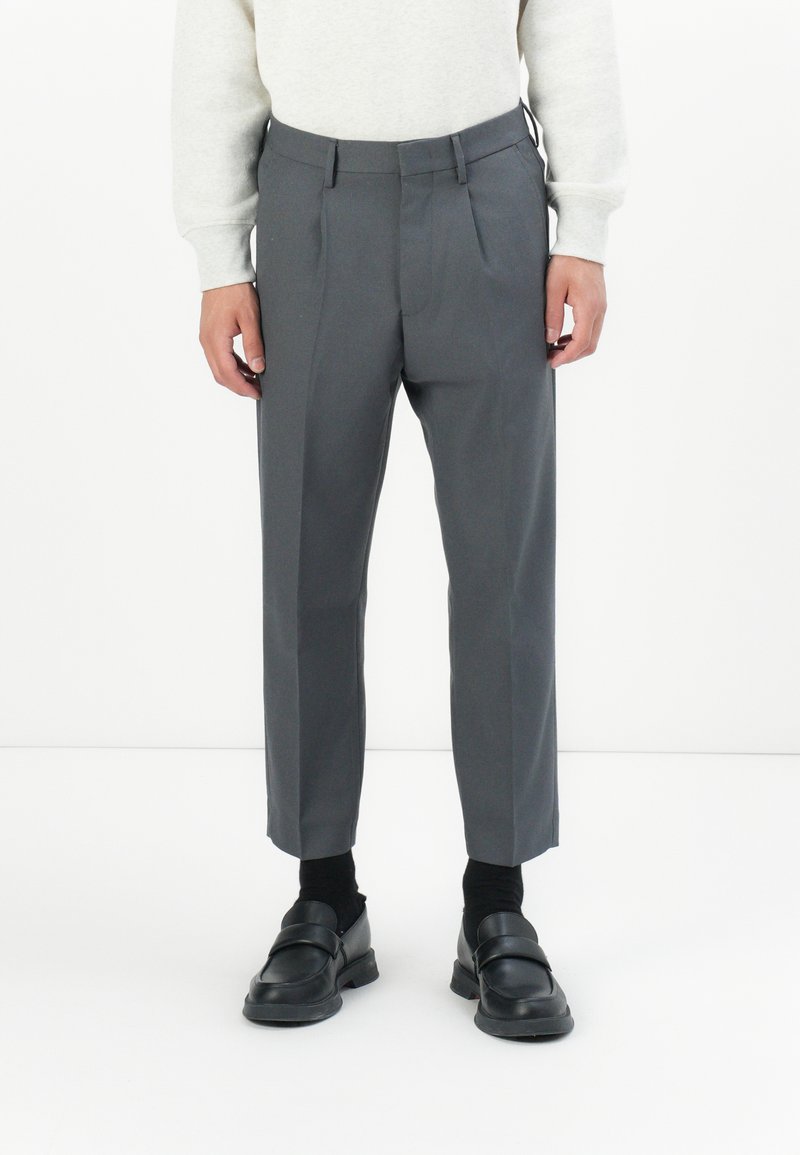 NN.07 Pantalon grijs