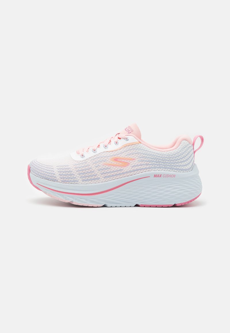 Adidași albi și roz deschis, cu un superior din plasă texturată, talpă căptu�șită și o linie de accent roz. Prezintă logo-ul pe lateral.