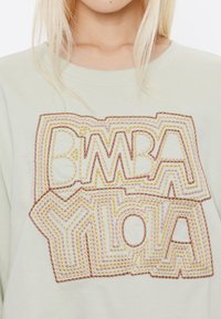Bimba Y Lola BORDADO - Sudadera - verde claro