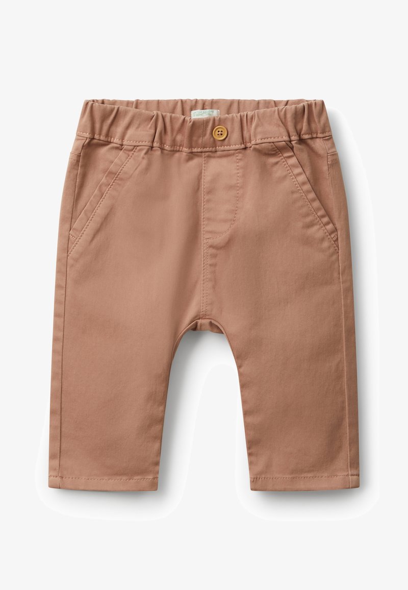 Růžové bavlněné kalhoty s elastickým pasem, předními kapsami a jedním knoflíkem jako detailem. Hladká textura a rovný střih.