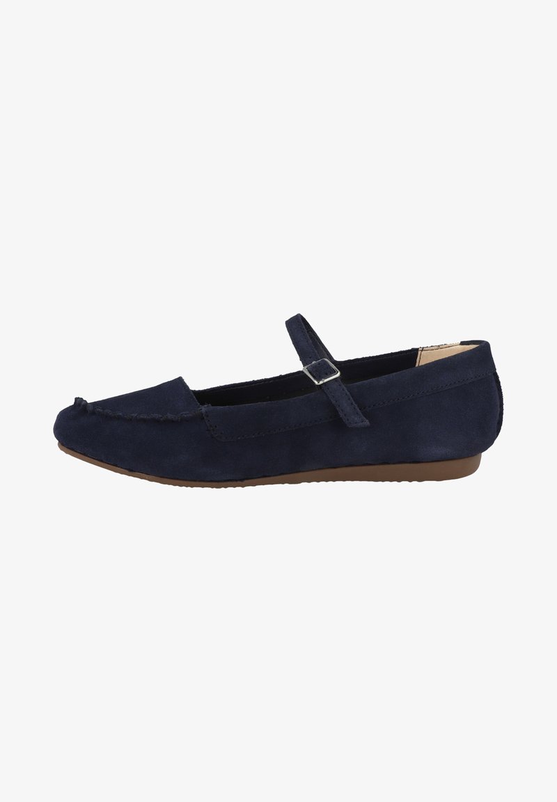 Scarpa ballerina in suede blu navy con punta arrotondata, dettagli cuciti e una sola fascia regolabile sulla parte superiore del piede. Suola in gomma.