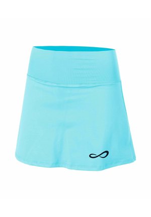 Lichtblauwe atletische rok met een brede tailleband en een klein zwart oneindigheidssymbool vlakbij de zoom aan de rechter voorkant.
