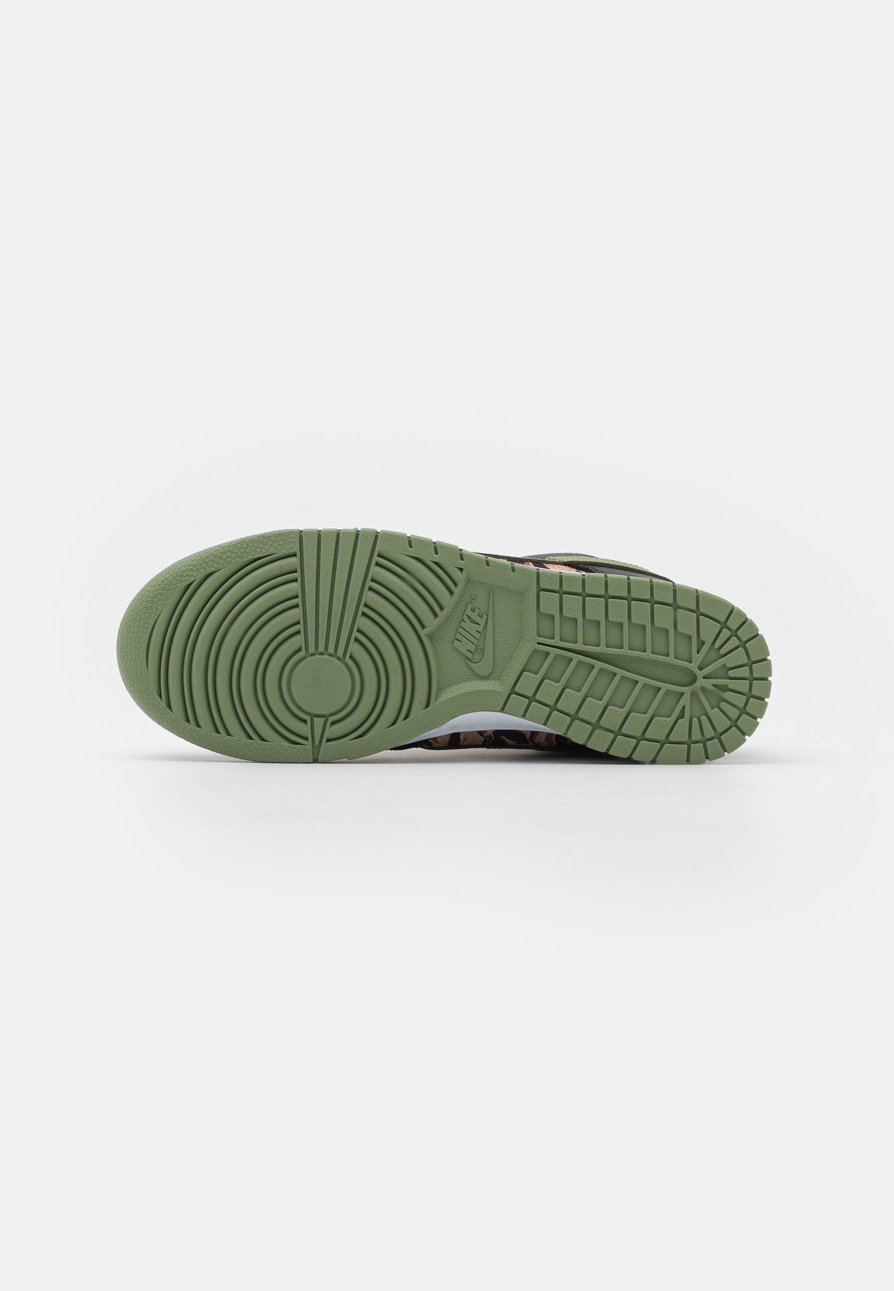 black oil green dunk low