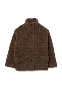 Veste polaire marron avec un col montant, une fermeture à boutons sur le devant, deux grandes poches et une surface texturée et douce. Présente un motif matelassé.