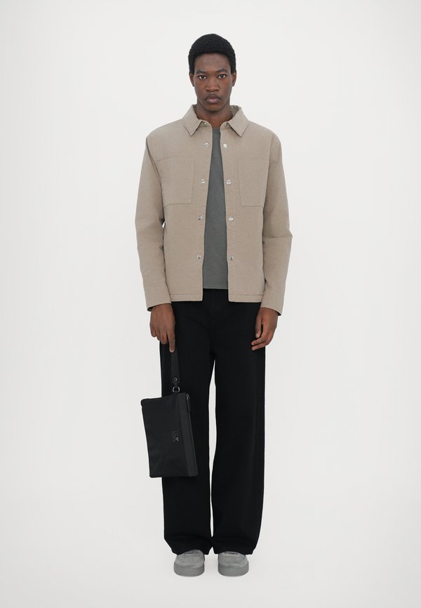 TRAVEL POUCH UNISEX - Clutch