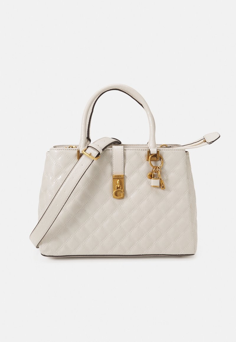 Sac à main matelassé couleur crème avec poignées supérieures, bandoulière amovible et ferrures dorées incluant un charm cadenas et clé.