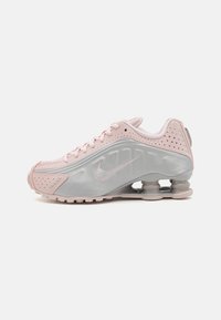 Nike Sportswear SHOX R4 - Trainers - barely rose/red sepia/light red ...