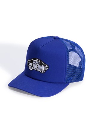 Blå Vans trucker kasket med net ryg og "Vans Off The Wall" logo patch på frontpanelet, vinklet mod højre på en hvid baggrund.