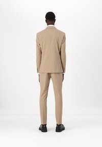 Isaac Dewhirst THE FASHION SUIT - Completo - light brown