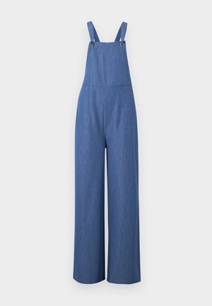 Blå denim bredbenede overalls med skulderstropper og metalspænder foran, vist hængende mod en ensartet baggrund.