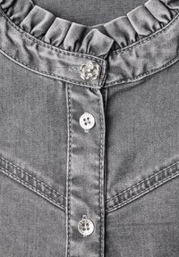 Street One Studio LANGARM DENIM BLUSE MIT RÜSCHEN - Chemisier - soft grey washed