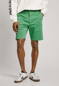 Pepe Jeans - REGULAR  - Shorts - pop green Thumbnail Image 1
