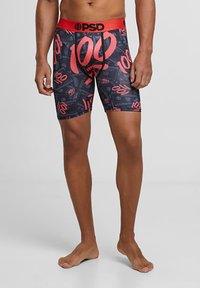 Boxer-briefs pour hommes en noir avec un imprimé graphique rouge "100", dotés d'une ceinture rouge avec le logo "PSD", fabriqués en matériau extensible pour un confort optimal.