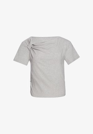 Hellgraues T-Shirt mit kurzen Ärmeln, schulterfreiem Ausschnitt, gerafftem Detail an der linken Schulter und lockerem Schnitt.