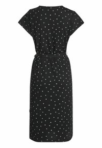 Robe noire longueur genou avec manches courtes, petits pois blancs épars, et ceinture assortie en tissu à la taille.