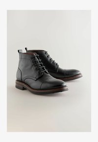 Unausgewählt, black