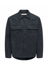 Giacca camicia in pelle scamosciata blu scuro con due tasche sul petto, chiusura con bottoni e collo con bordi arrotondati.