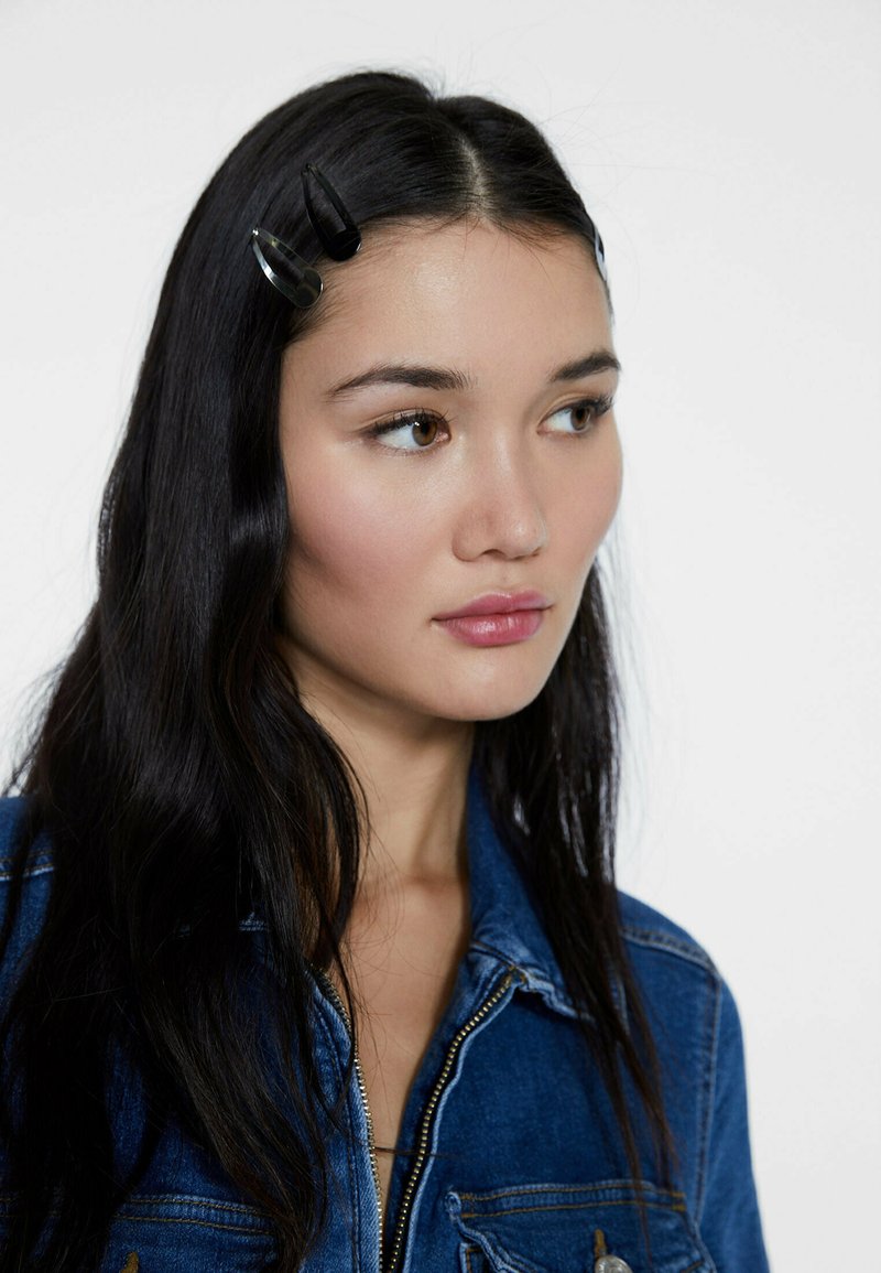 Stradivarius SET OF 8 HAIR CLIPS HaarStylingAccessoires black