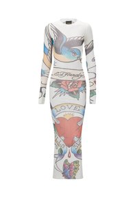 Langärmeliges, figurschmeichelndes Kleid mit einem weißen Hintergrund und bunten Tätowierungs-Designs, einschließlich Rosen, Vögeln und Text.