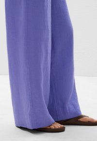OYSHO LINEN STRAIGHT-LEG - Kalhoty - purple