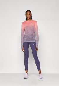 ASICS SEAMLESS LS TOP - Maglietta a manica lunga - coral reef/greyish purple