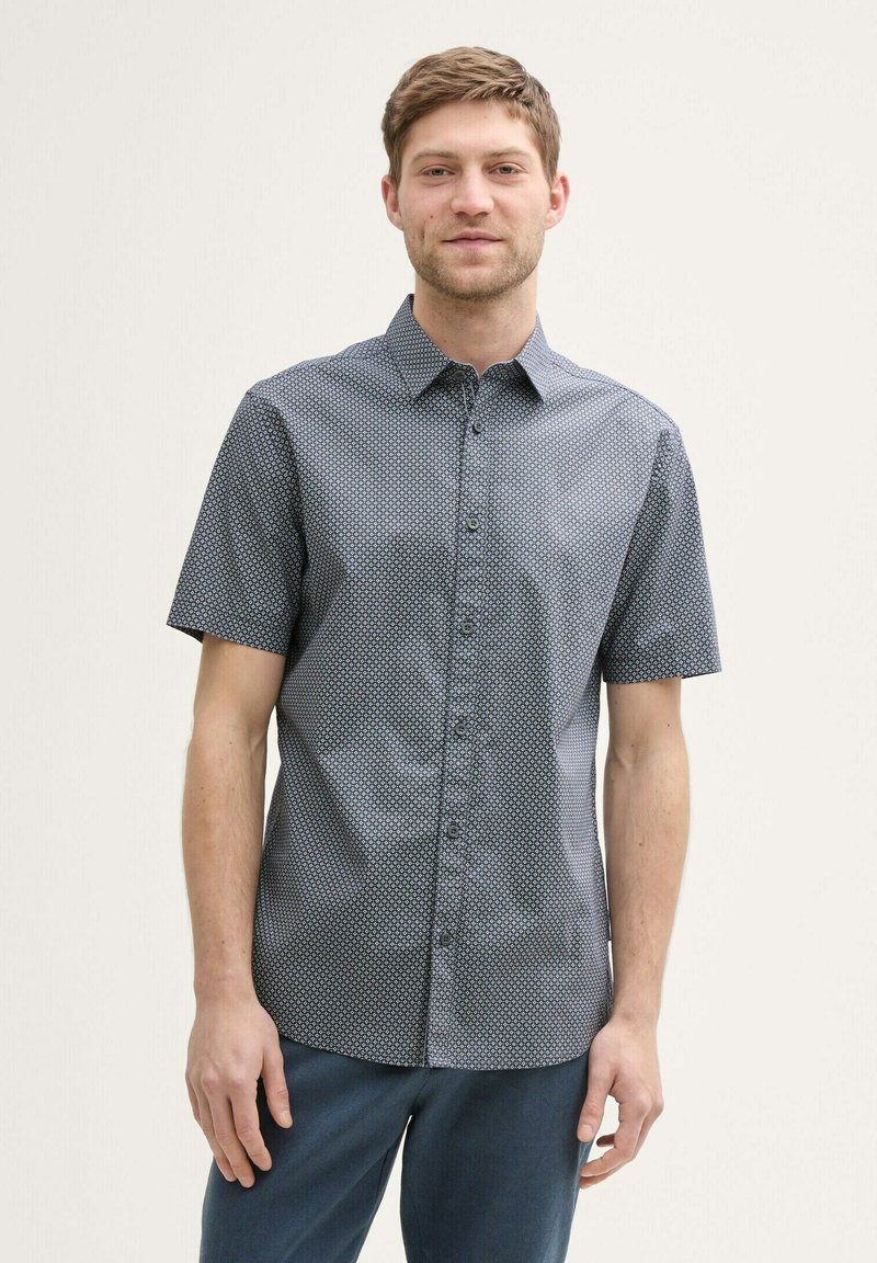Korte mouwen overhemd met knopen in marineblauw met een geometrisch patroon, voorzien van een gespreide kraag en een slim fit. Gemaakt van lichte stof.
