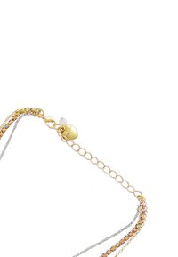 Collana a strati in oro e argento con cristalli multicolori, chiusura e un piccolo ciondolo a forma di cuore con dettagli incisi.