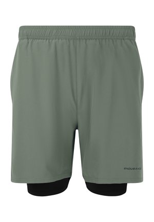 Grüne Sportshorts mit einem elastischen Bund, ausgestattet mit einer schwarzen Innenschicht, glatter Textur und dem Aufdruck "ENDURANCE" an der Seite.