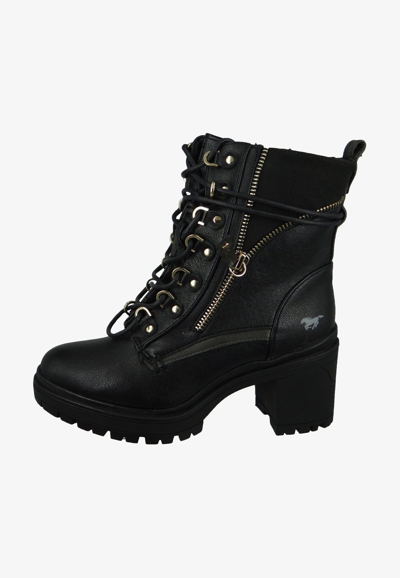 Bottine en cuir noir avec talon épais, fermeture éclair latérale, laçage frontal avec œillets métalliques, et un petit logo de cheval près du talon.
