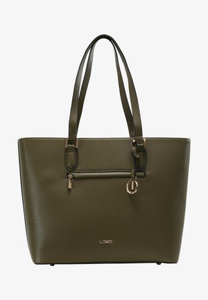 Oliivinvihreä, teksturoitu olkalaukku, jossa on kaksi olkahihnaa, kullanväriset yksityiskohdat, etutasku vetoketjulla ja pyöreä riipus. L.CREDI-brändäys.