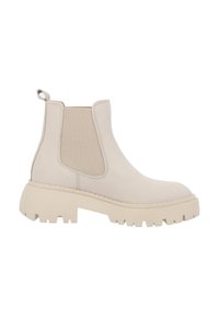 Botas Chelsea de cuero beige con paneles laterales elásticos, punta redonda y suelas de goma gruesas con un patrón de textura.