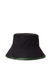 Černý klobouk s měkkou texturou, s zeleným saténovým okrajem a strukturovaným širokým lemem pro ochranu před sluncem.