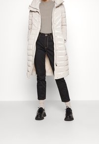 EA7 Emporio Armani Abrigo de invierno - beige