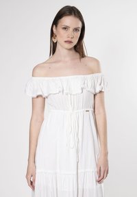 INFLUENCER OFF-SHOULDER - Vestido informal - white