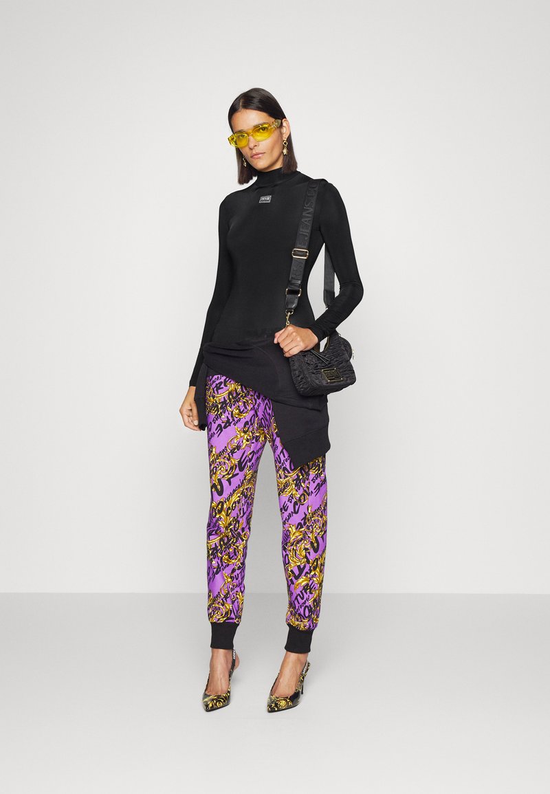 Damen Strickjacken | Versace Jeans Couture MARIKA Strickpullover black/schwarz - AS86477 Damen Strickjacken | Versace Jeans Couture MARIKA Strickpullover black/schwarz - AS86477
