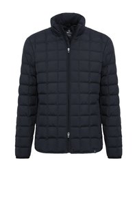 Marinblå quiltad puffjacka med hög krage och hel dragkedja. Har fyrkantig baffeldesign och logodetalj vid nederkant.