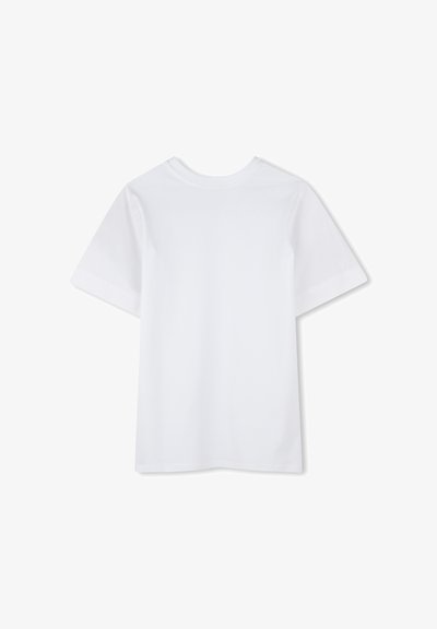 T-shirt blanc à manches courtes avec un col rond. Design simple, uni sans motifs ni embellissements supplémentaires.