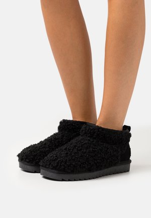TEDDY MIX - Ankle boots - black