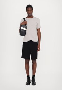 Armani Exchange DYLON BELT BAG UNISEX - Τσαντάκι μέσης - deep navy