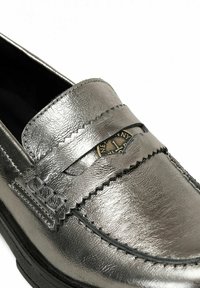 Nine West LEAD LOAFER LUNIT - Loaferit/pistokkaat - gray