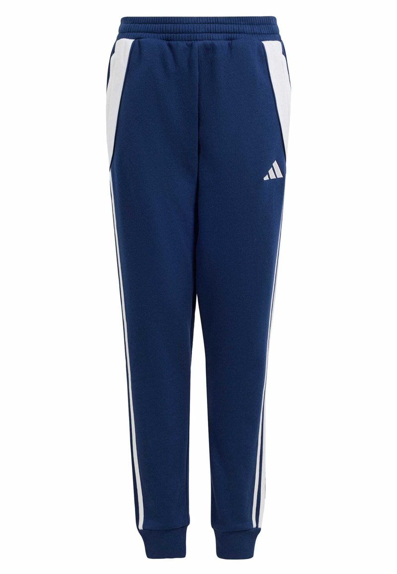 Marineblaue Sweatpants mit weißen Seitestreifen, elastischem Bund, Seitentaschen, schmal zulaufendem Bein und kleinem Logo auf der linken Oberschenkeloberseite.